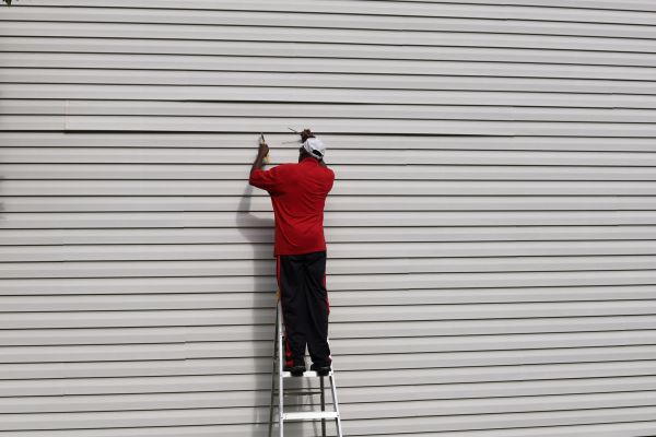 Loose Siding Repair in Conroe
